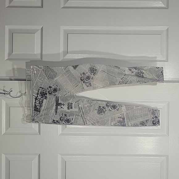 Leggings, newspaper design - Picture 1 of 4